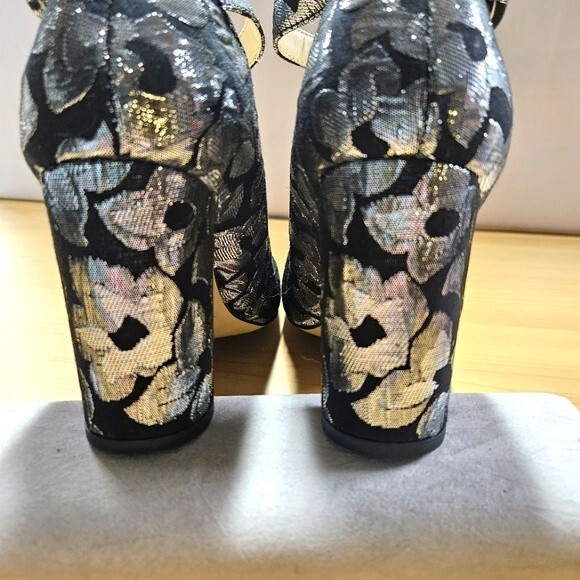 Marc Fisher Ion Silver & Black Metallic Brocade Ankle Strap Block Heel Pumps - Picture 4 of 11